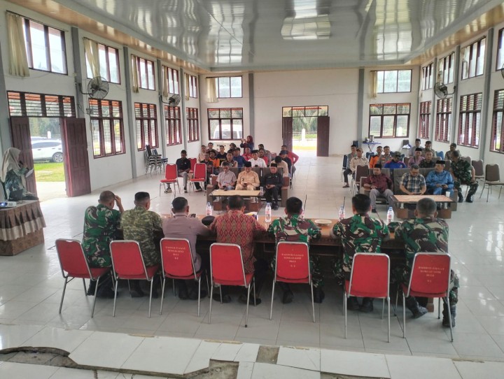 Tim Penyuluhan Karhutla Mabes TNI Sosialisasikan Pencegahan Karhutla kepada Masyarakat Sungai Apit