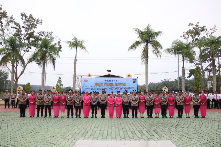 Mutasi di Lingkungan Polres Siak, Sejumlah Kasat dan Kapolsek Ikuti Sertijab