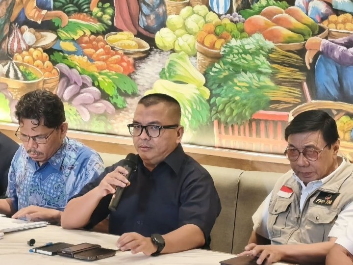 Denny Indrayana, selaku mantan menterti hukum dan hak asasi manusia (HAM) 
