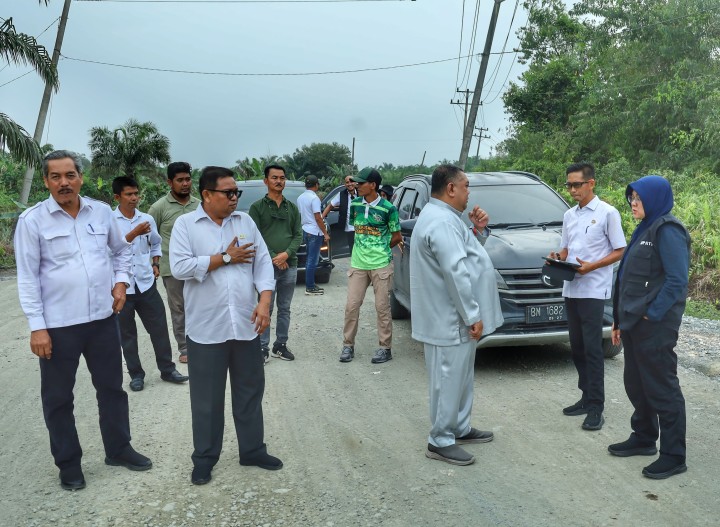 Pemkab Siak Gandeng Perusahaan Benahi Jalan Rusak Sungai Rawa-Tanjung Buton