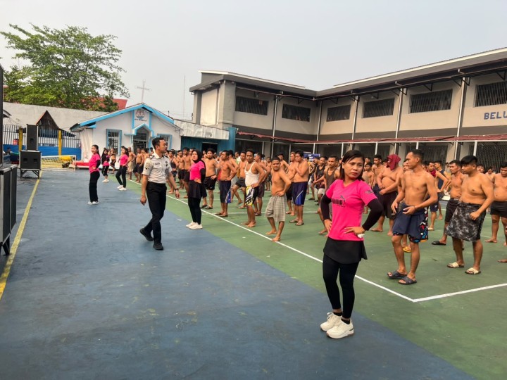 Dipimpin 5 Instruktur Wanita, 303 WBP Lapas Jaga Kebugaran Dengan Senam Pagi
