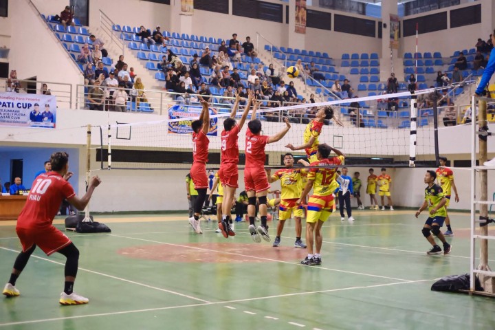 Sekda Mahadar Buka Kejuaraan Bola Voli Bupati Cup Siak 2026 di Spot Hall