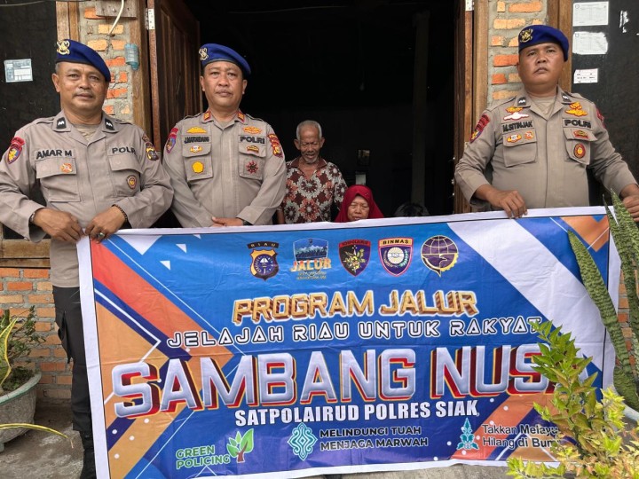 Menjalin Kedekatan di Pesisir, Polres Siak Salurkan Bantuan Lewat Program JALUR