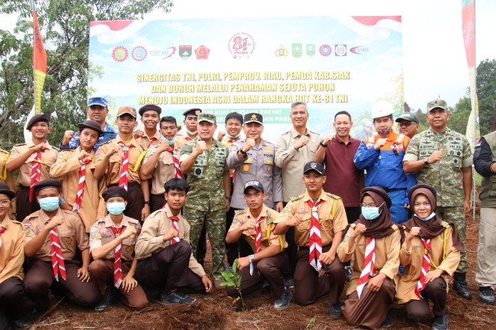 Kabaharkam Polri dan Pangdam Pimpin Gerakan Penanaman Pohon di Siak, Libatkan 1.600 Personel