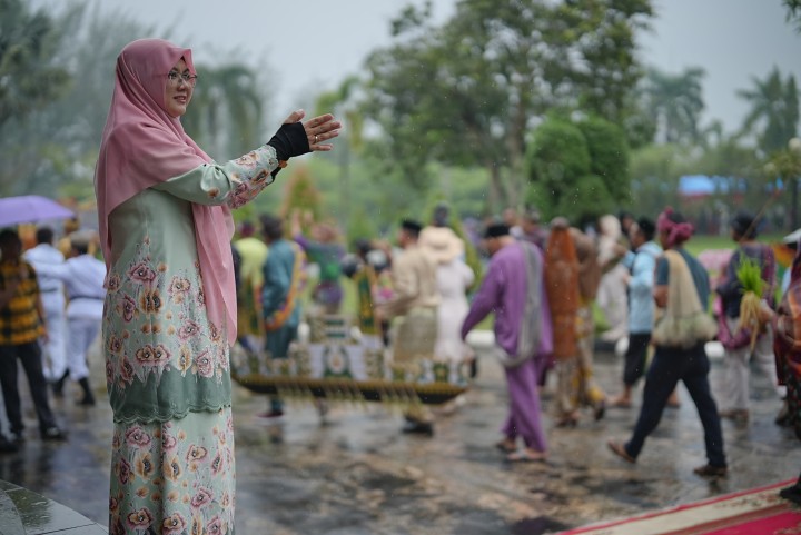 Perdana, 41 Perangkat Daerah Tampilkan Wajah Pelayanan di Pawai HUT ke-27 Siak