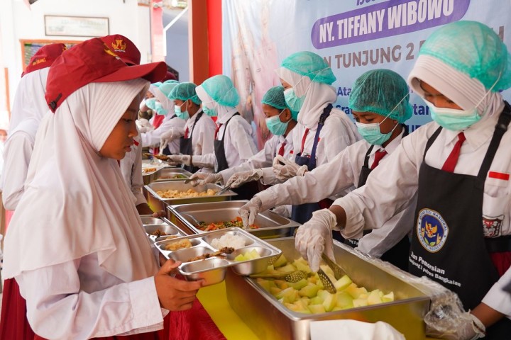 BGN Targetkan 5.000 Dapur MBG Terapkan Sistem Prasmanan pada Akhir 2026