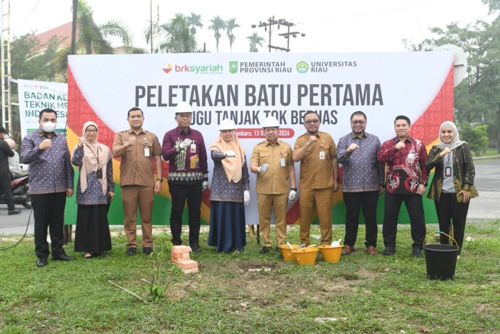  Pembangunan Tugu Tanjak Tok Beruas di lingkungan Universitas Riau (UNRI) dari penyaluran Corporate Social Responsibility (CSR) BRK Syariah