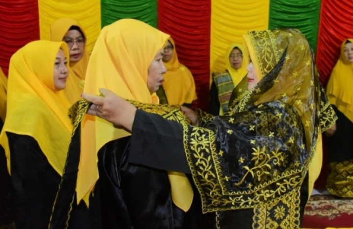 Didorong Untuk Lestarikan Adat, Puan LAMR Kec Bengkalis di Kukuhkan