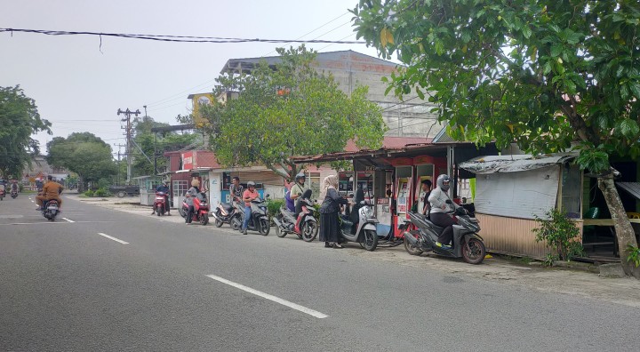 Warga Bengkalis Kembali Keluhkan Kelangkaan BBM Pertalite