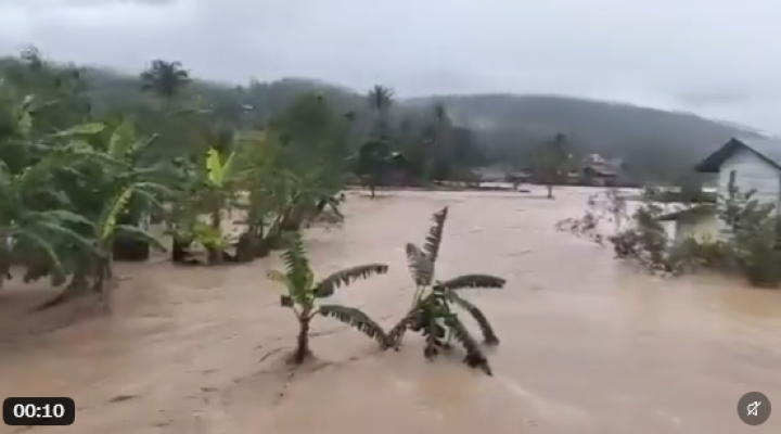 Banjir akibat tanggul sungai jebol dan angin puting beliung menerjang Kecamatan Dabun Gelang, Kabupaten Gayo Lues, Aceh, Rabu (28/10/2026) sekitar pukul 16.00 WIB.