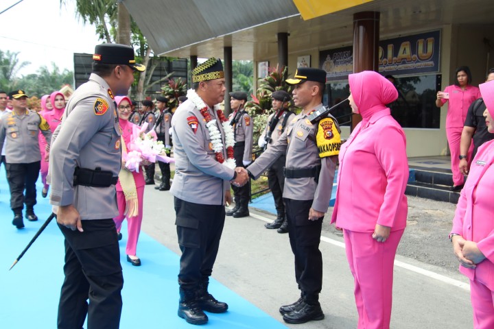 Kunker ke Polres Siak, Kapolda Riau Tekankan Pelayanan Humanis dan Pencegahan Konflik Sosial