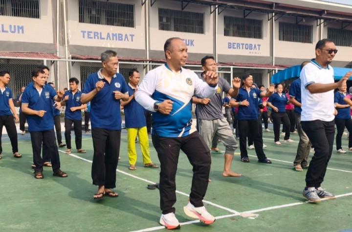 Warga Binaan Berbaur Bersama Pegawai Lapas Saat Senam Pagi